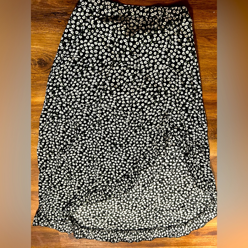 Size~Medium Color~ black and white